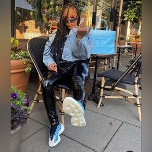 Yeezy 700 V3 Size 5.5 (Men-US)